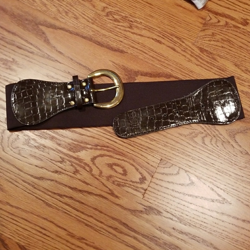 Dark brown stretchy belt